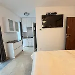 Faltom 12 Yacht Park Premium Sea View Parking Apartmán
