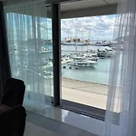 Faltom 12 Yacht Park Premium Sea View Parking Apartmán *