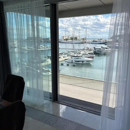 Faltom 12 Yacht Park Premium Sea View Parking Апартаменты *