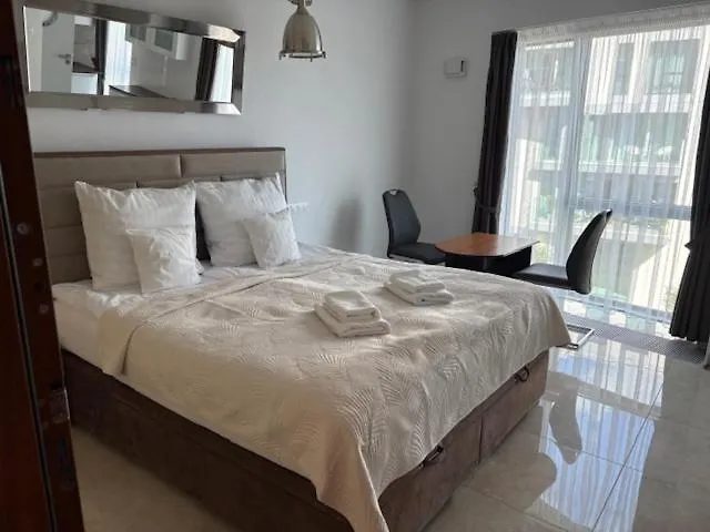 Faltom 12 Yacht Park Premium Sea View Lägenhet *